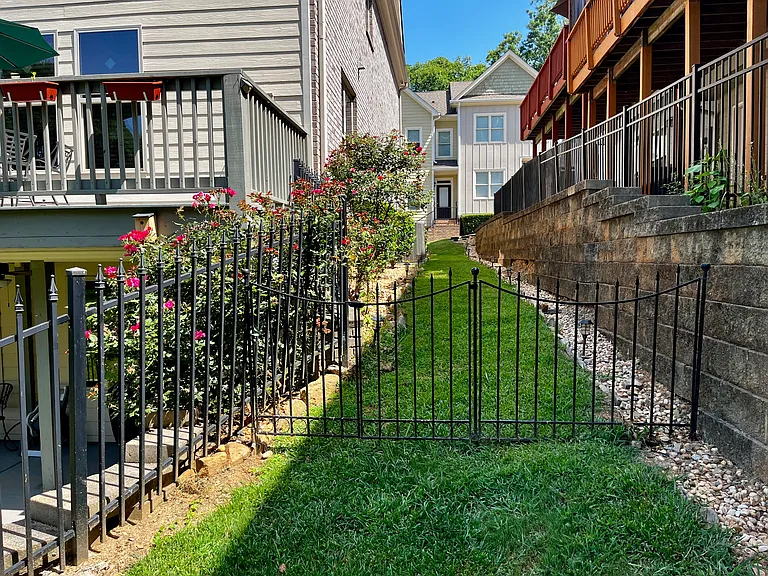 Olde Towne Pkwy — Photo 16