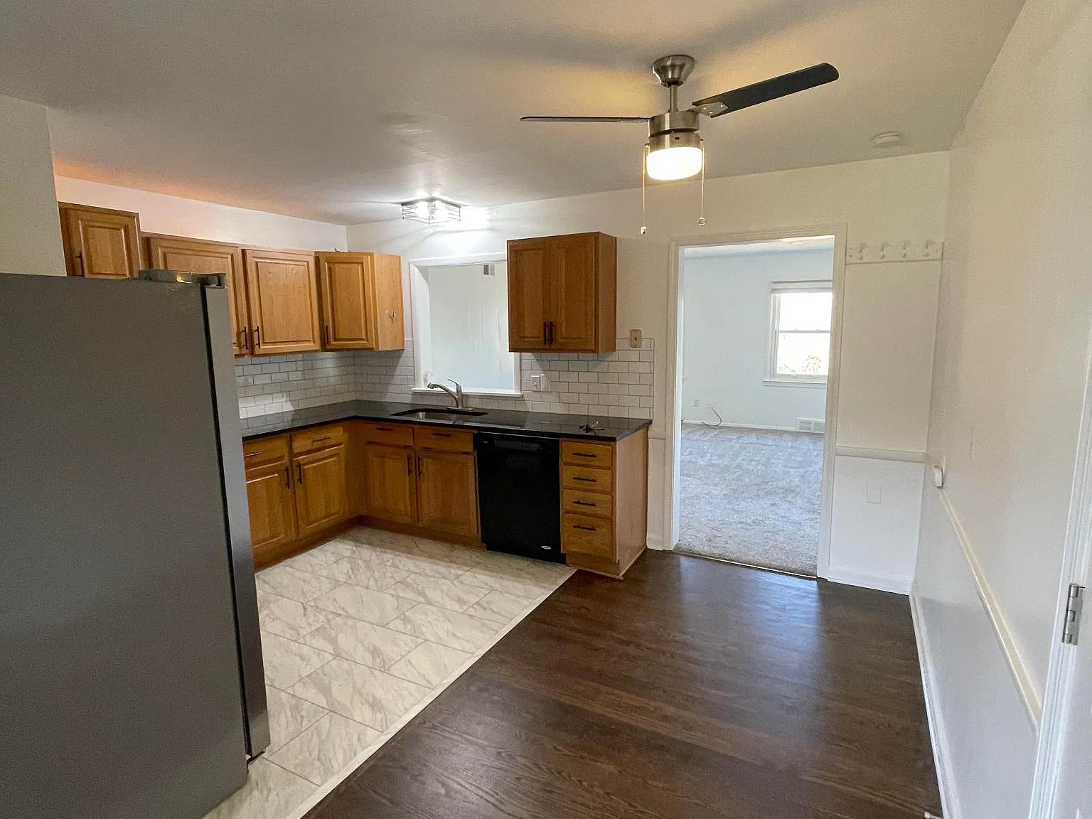 3 bed, 1350 sqft, $1,900 — Photo 3