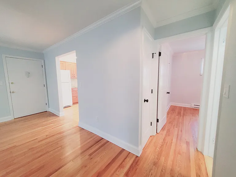 409 Glenbrook Rd #F — Photo 4