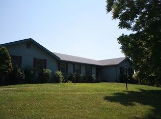 7405 Hickory Ln, Marshall, VA 20115