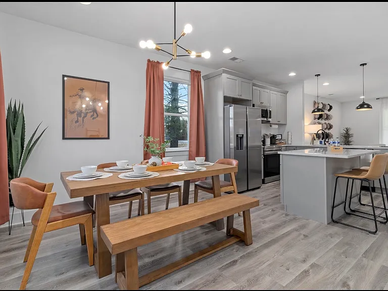 3006 E Crescent Cir — Photo 3