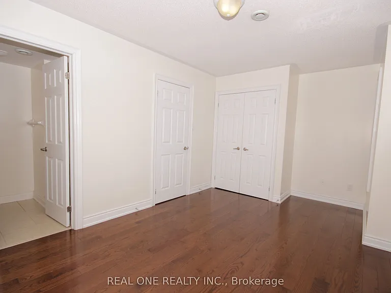 7 Slingsby Ln — Photo 16