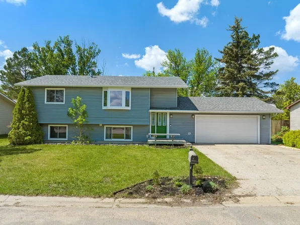 1515 Glacial Dr, Minot, ND 58703