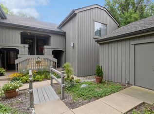 209 Shoreline Rd APT D, Lake Barrington, IL 60010