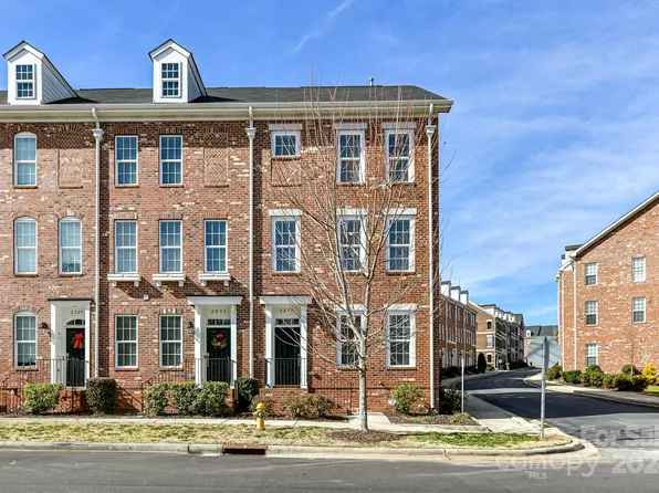 2237 Silver Crescent Dr, Charlotte, NC 28273