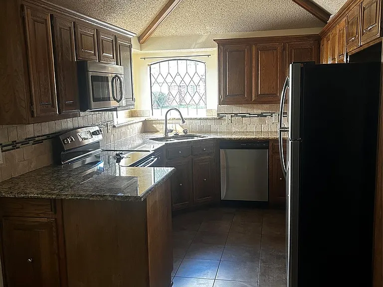 1412 Brookside Dr — Photo 8
