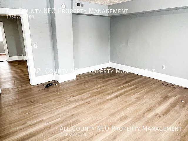 3400 E 52nd St — Photo 9