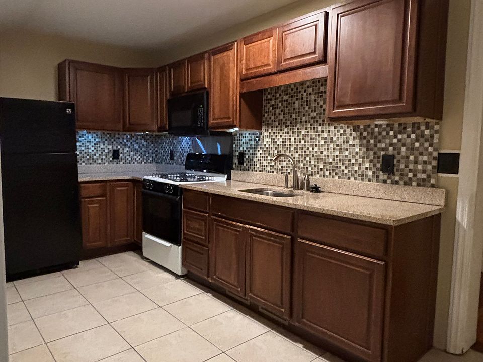 1st image of 575 Jamestown St Floor 1