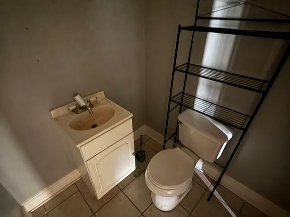 12th image of 117 N Railroad Ave