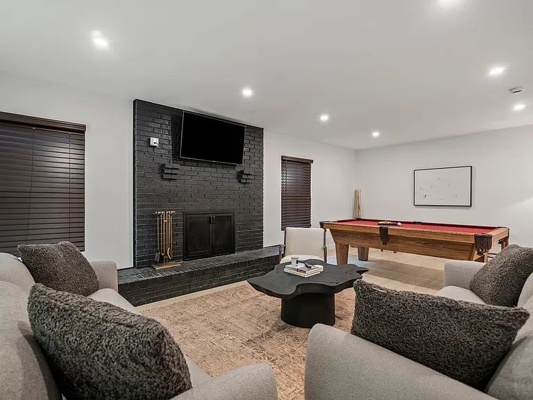 711 Medinah Dr — Photo 29