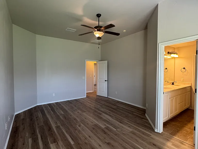 4408 Brooklyn Ave — Photo 14