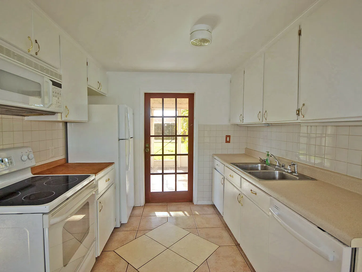 2 bed, 892 sqft, $1,350 — Photo 4