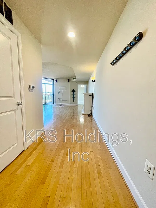 2 bed, 2.0 bath, 1423 sqft, $3,195 — Photo 1