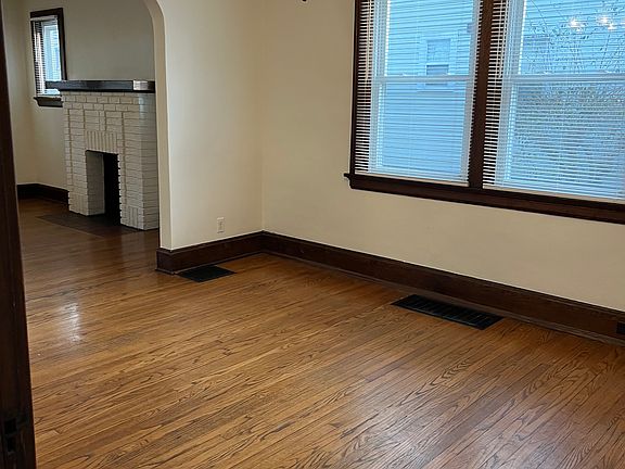 5th image of 903 Ellison Ave #1
