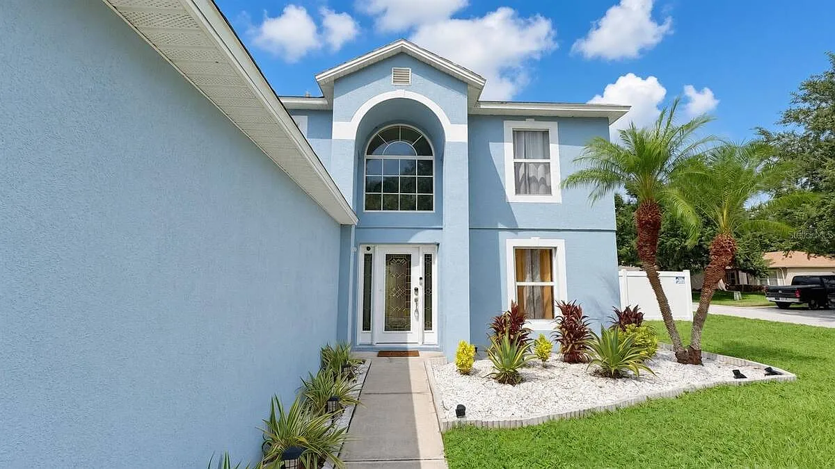 4 bed, 2.5 bath, 2208 sqft, $3,000 — Photo 3