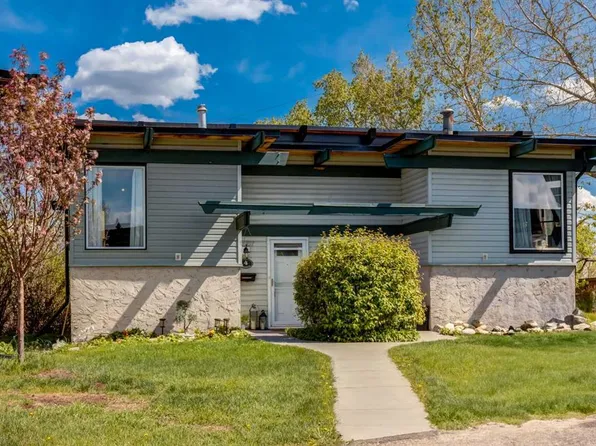 333 W Braxton Pl SW #4, Calgary, AB T2W 2E7