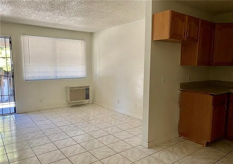 2 bed, 640 sqft, $1,000 — Photo 4