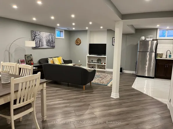 7 Creekview Ave, Richmond Hill, ON L4C 9X1