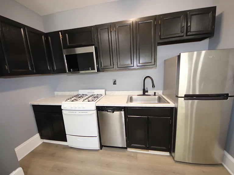 17 E Centre St #1 — Photo 7