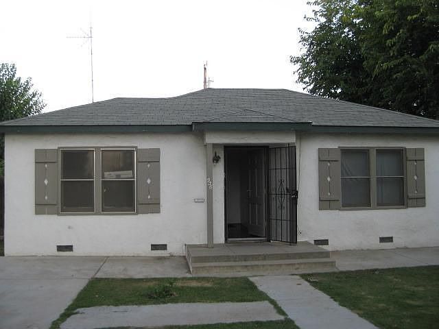 1st image of 936 E Yosemite Ave