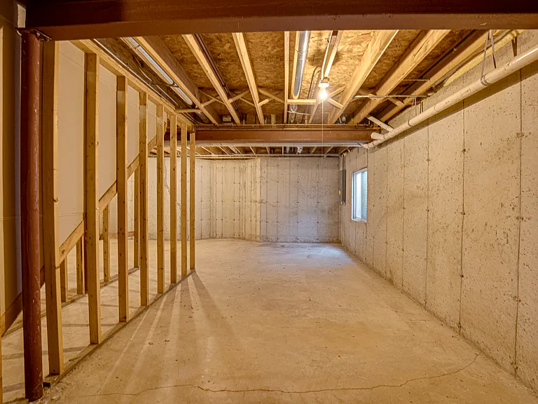 2464 Blue Spruce Ln — Photo 27