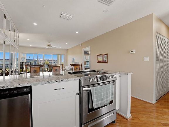 5th image of 4400 Exeter Dr Unit 305