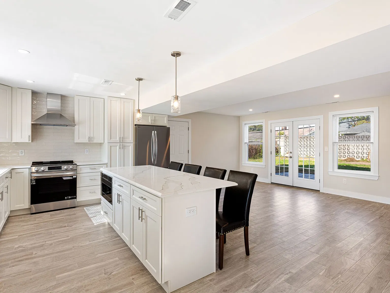 4 bed, 1904 sqft, $3,700 — Photo 4