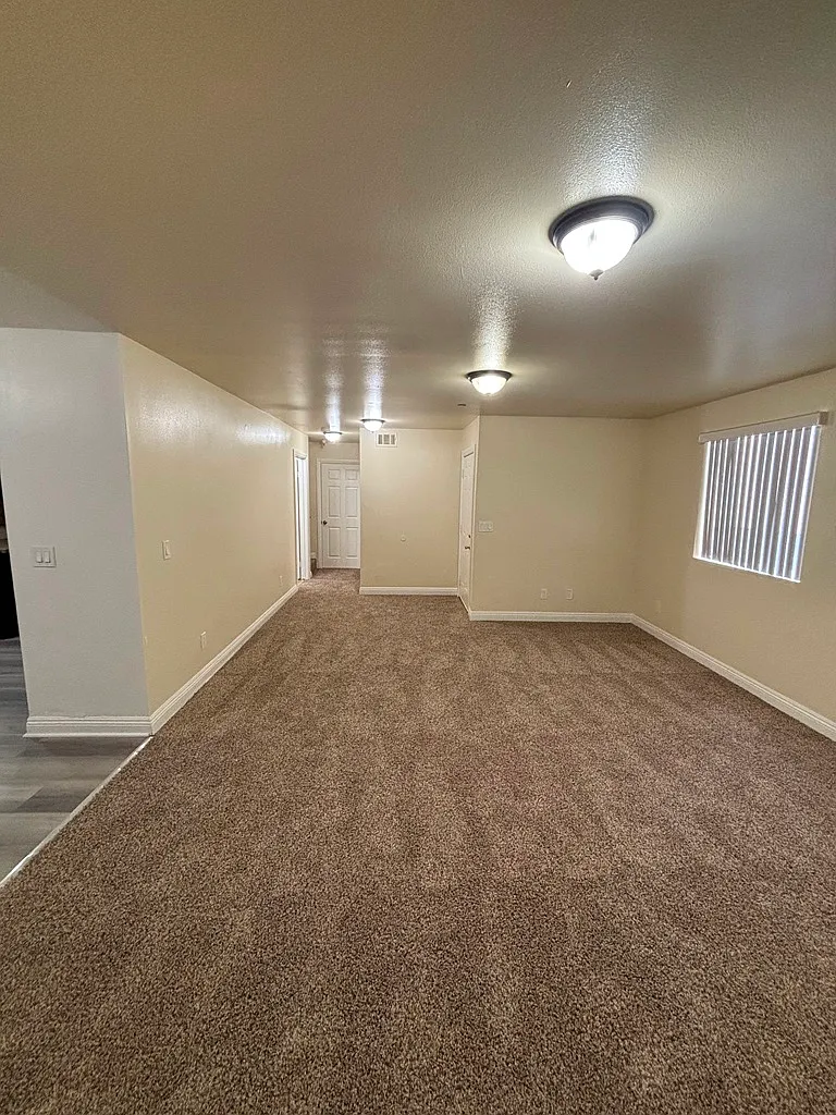 5 bed, 1709 sqft, $3,800 — Photo 3