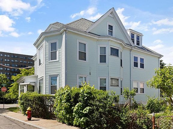 2nd image of 56 Waverly St #58