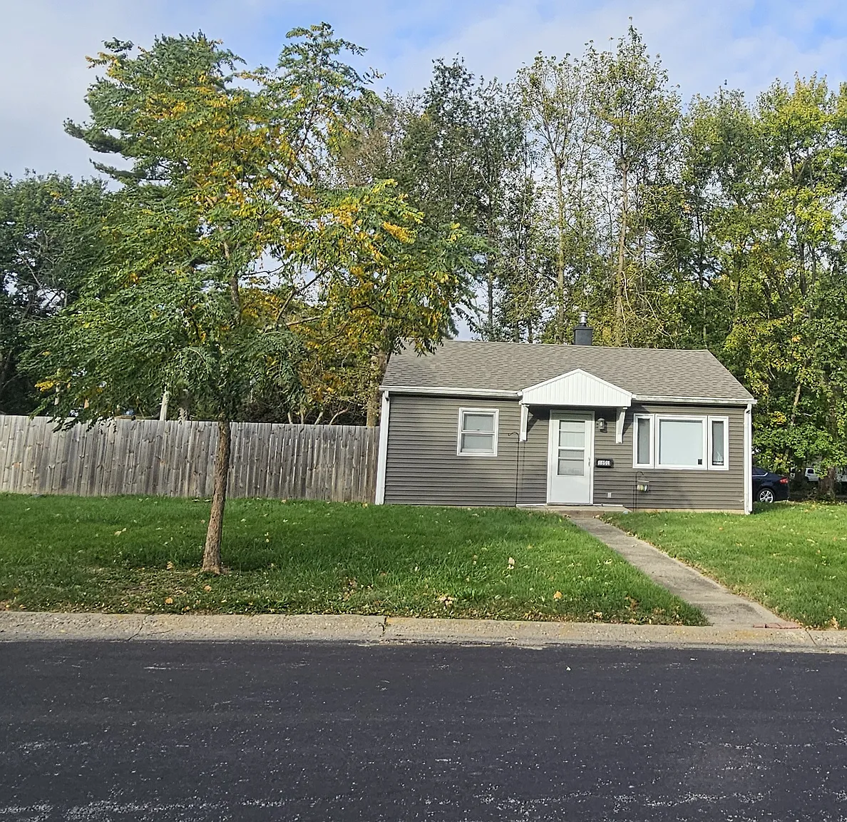 1601 Linden Dr photo 1