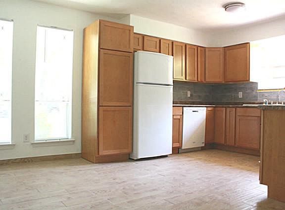 3rd image of 205 Connie Dr