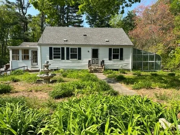 139 Eastern Ave, Essex, MA 01929