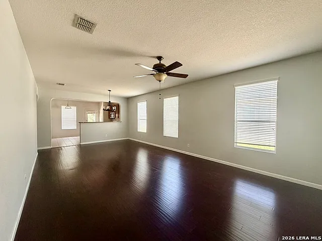 3 bed, 2.0 bath, 1513 sqft, $1,700 — Photo 2