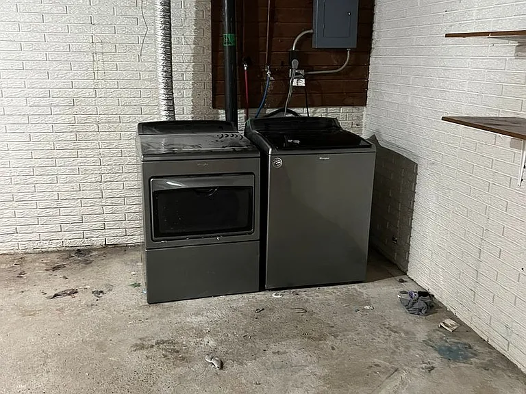 3 Bd Townhome — Photo 34