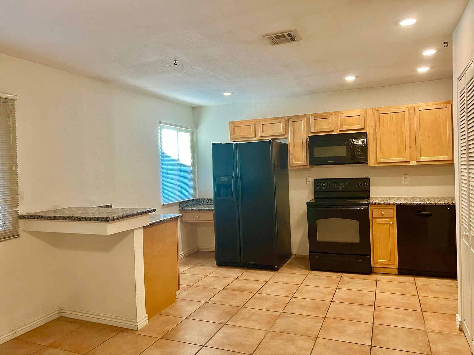 2 bed, 726 sqft, $1,199 — Photo 2