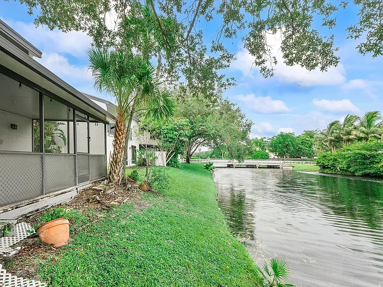 9897 Fairway Cove Ln — Photo 28