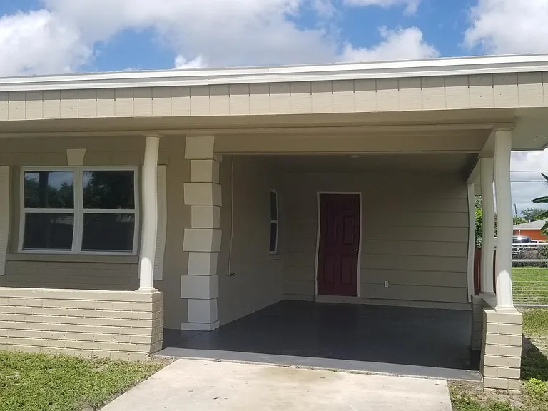 2043 45th Ter SW — Photo 3