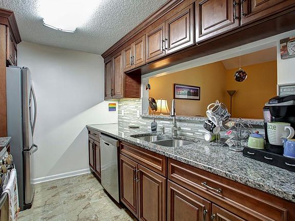 5th image of 602 Ivy Green Ln SE #602