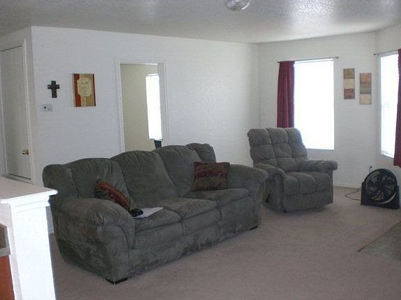 3rd image of 618 Northhill Cir
