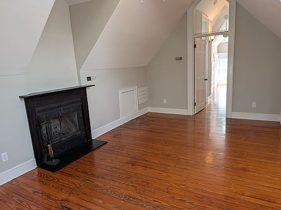 5th image of 420 Warren Cres APT 3
