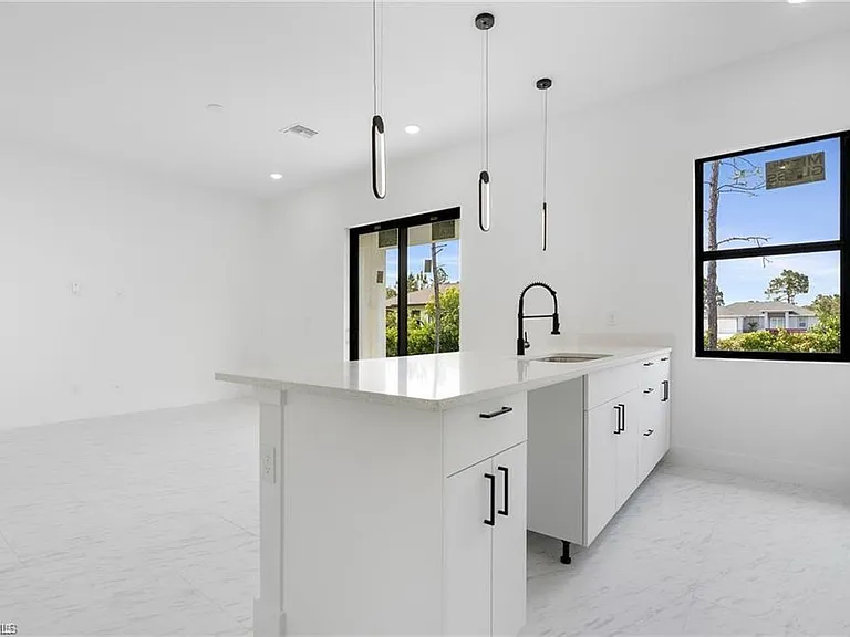 3175 Sunshine Blvd — Photo 3