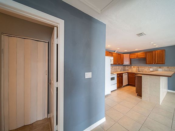4th image of 128 Eucalyptus Ct #B
