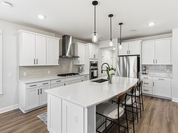 3rd image of 228 Wappoo Trace Ln