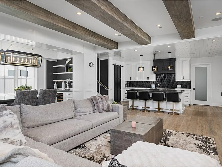 2037 E Ocean Blvd — Photo 6