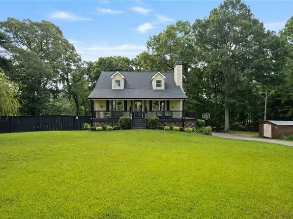 218 Johnson Dr, Braselton, GA 30517