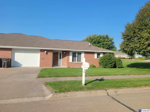 2223 Cardinal Ln, York, NE 68467