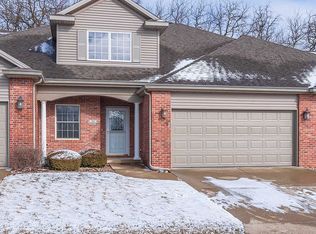 118 Spring Ridge Dr, Bloomington, IL 61704