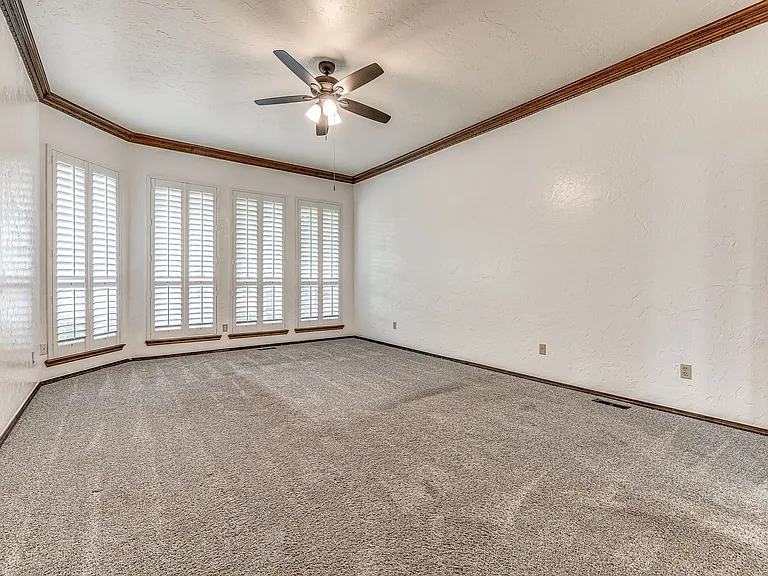 1104 Fox Lake Ln — Photo 23