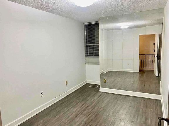 5th image of 1300 Marlborough Ct