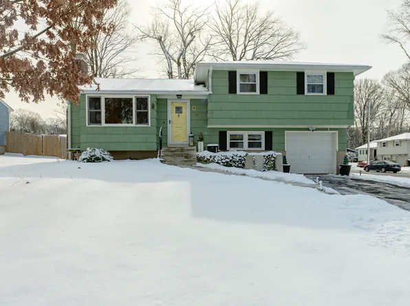 5 Pine Tree Ridge, Meriden, CT 06450